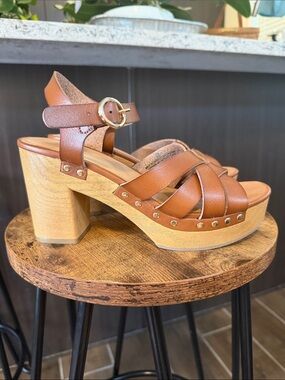 Women's Tan Platform Sandal with Chunky Heel